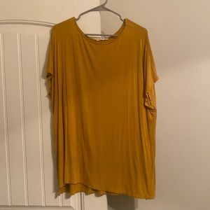 A.gain yellow flowy top